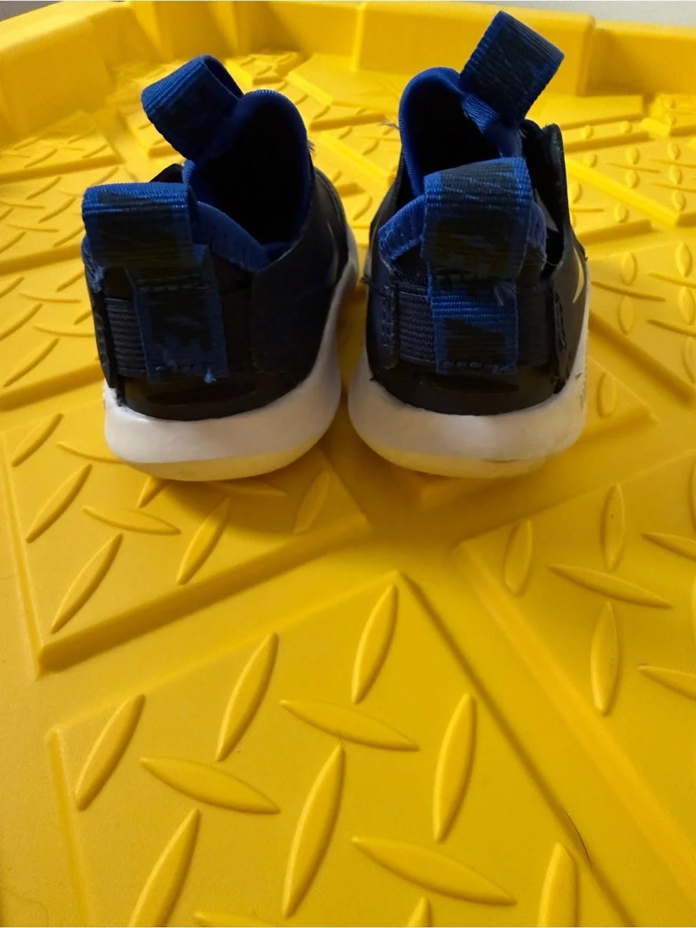 Nike easy slip